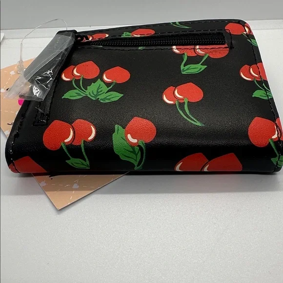 🍒 NWT Luv Betsey by Betsey Johnson Cherry Sweet Bifold Wallet - Black Heart HTF🍒 - Picture 16 of 16